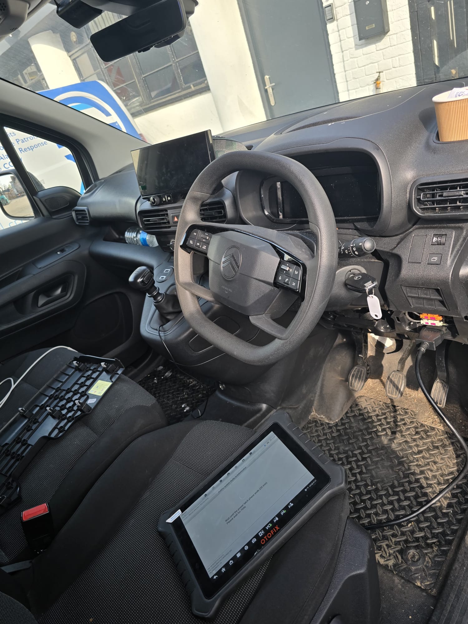 OTOFIX scan tool plugged into Citroen