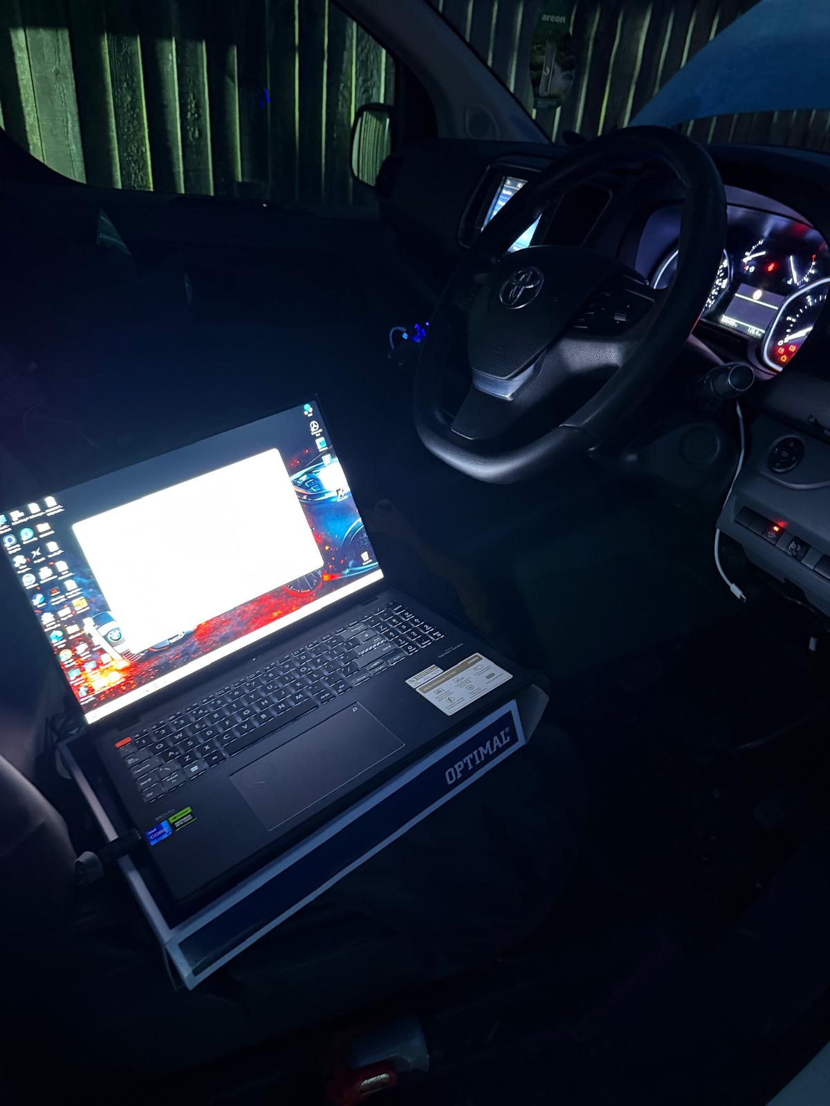 Mobile diagnostic laptop running live data on Toyota