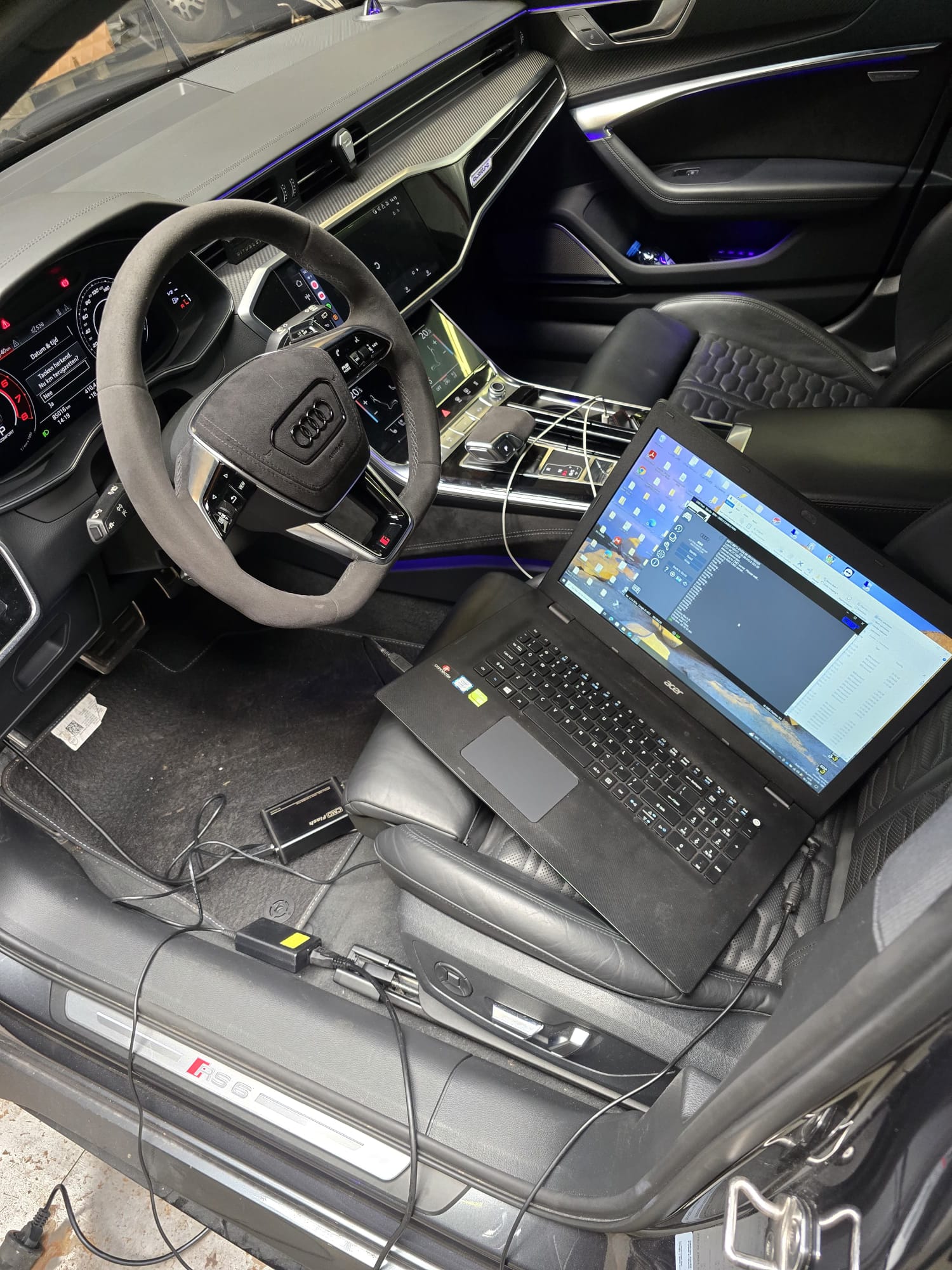 Audi RS6 ECU flashing with diagnostic laptop